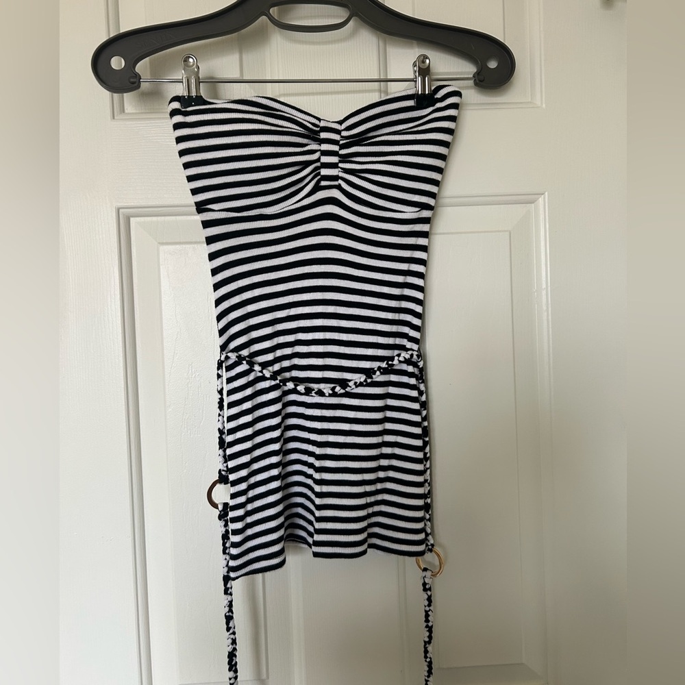 Guess Straplesss Striped Top